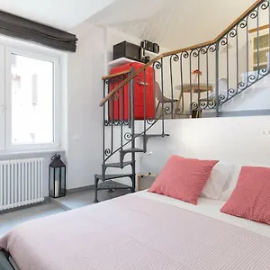 Quiet Pied A Terre With Terrace In Borgo Pio Appartamento